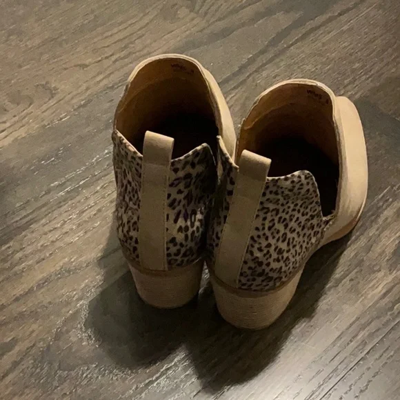 Dolce Vita Tan and Leopard Ankle Booties - Picture 4 of 6